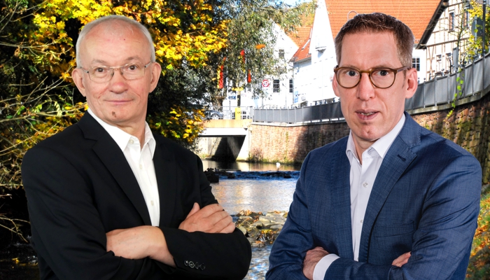 Das Bild zeigt Heinz Breitenbach und Carsten Kauck. Im Hintergrund der Teil von Bad Soden,direkt an der Salz liegend, der von Hochwasser betroffen ist.