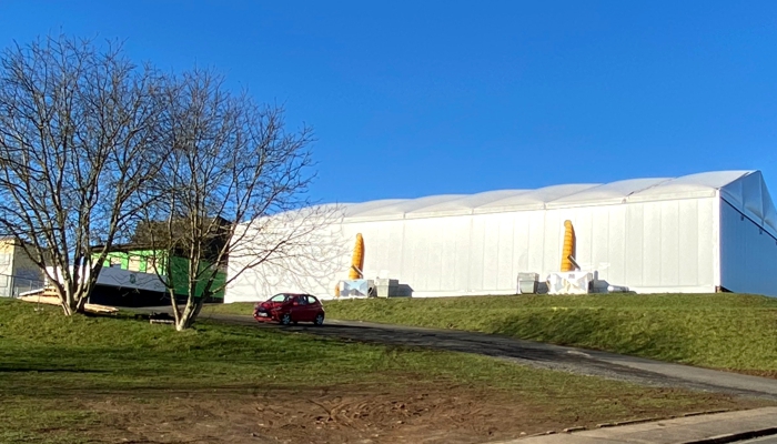 Das Bild zeigt die Leichtbauhalle in Birstein.