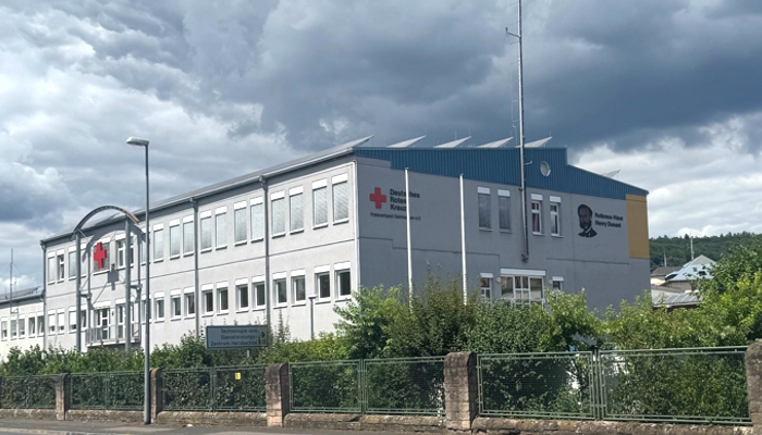 DRK Gebäude in Gelnhausen. Im obersten Stockwerk befindet sichdie Zentrale Rettungsleitstelle des MKK. DRK Gebäude in Gelnhausen. Im obersten Stockwerk befindet sichdie Zentrale Rettungsleitstelle des MKK.